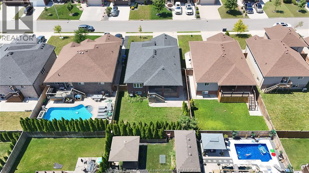 1068 THUNDERBAY AVENUE - 23