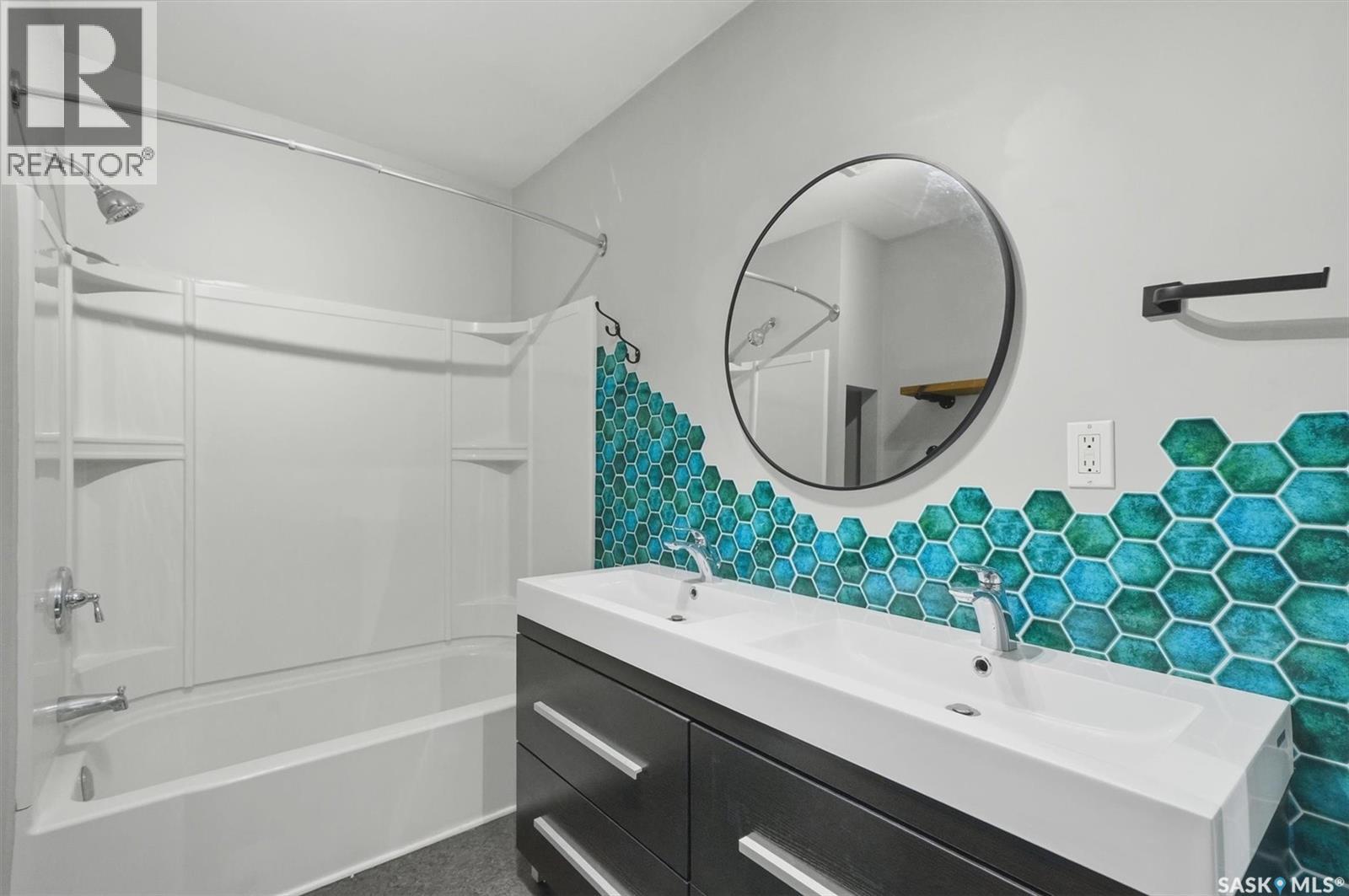 720 Walmer ROAD - Image 24