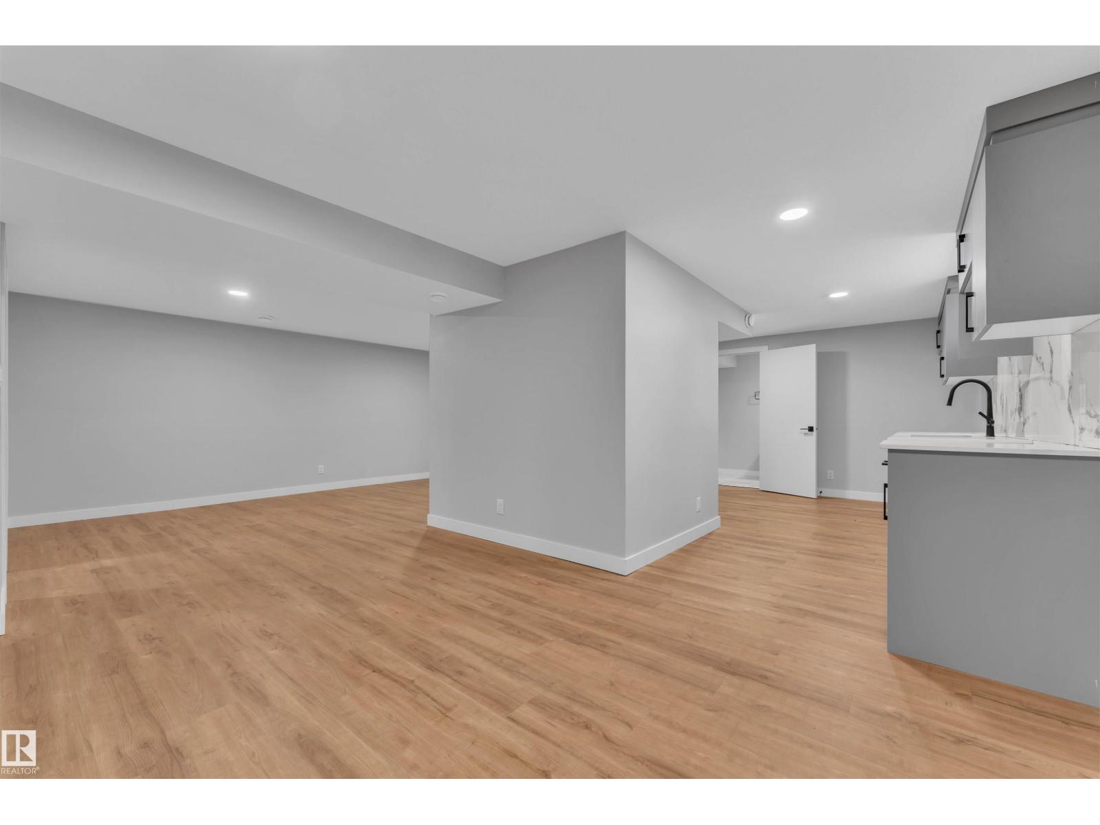 4320 74 ST NW - 29