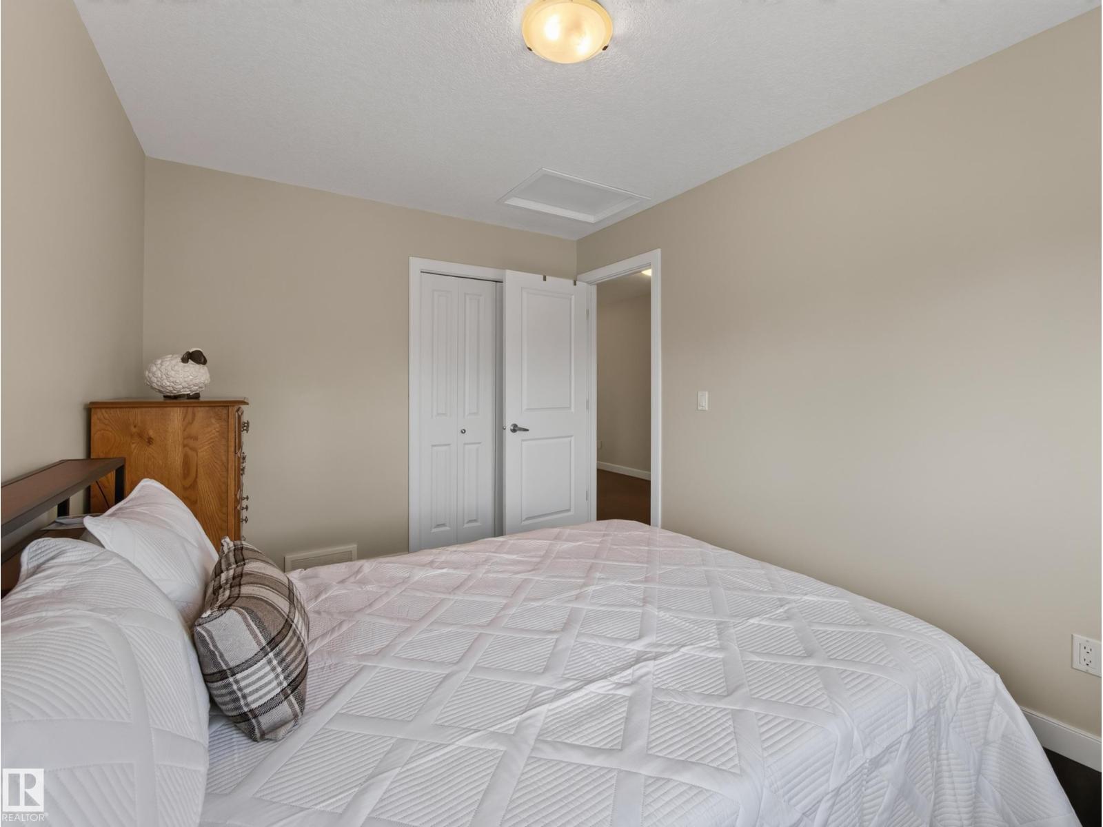 5718 42 ST - Image 28