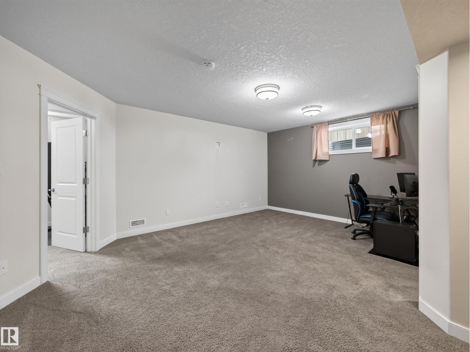 5718 42 ST - Image 32