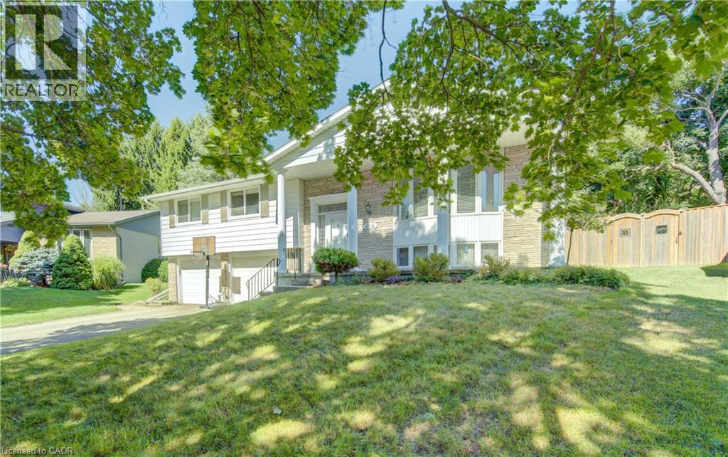 106 AUTUMN HILL Crescent — photo 2