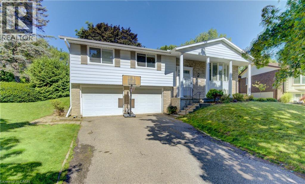 106 AUTUMN HILL Crescent — photo 3