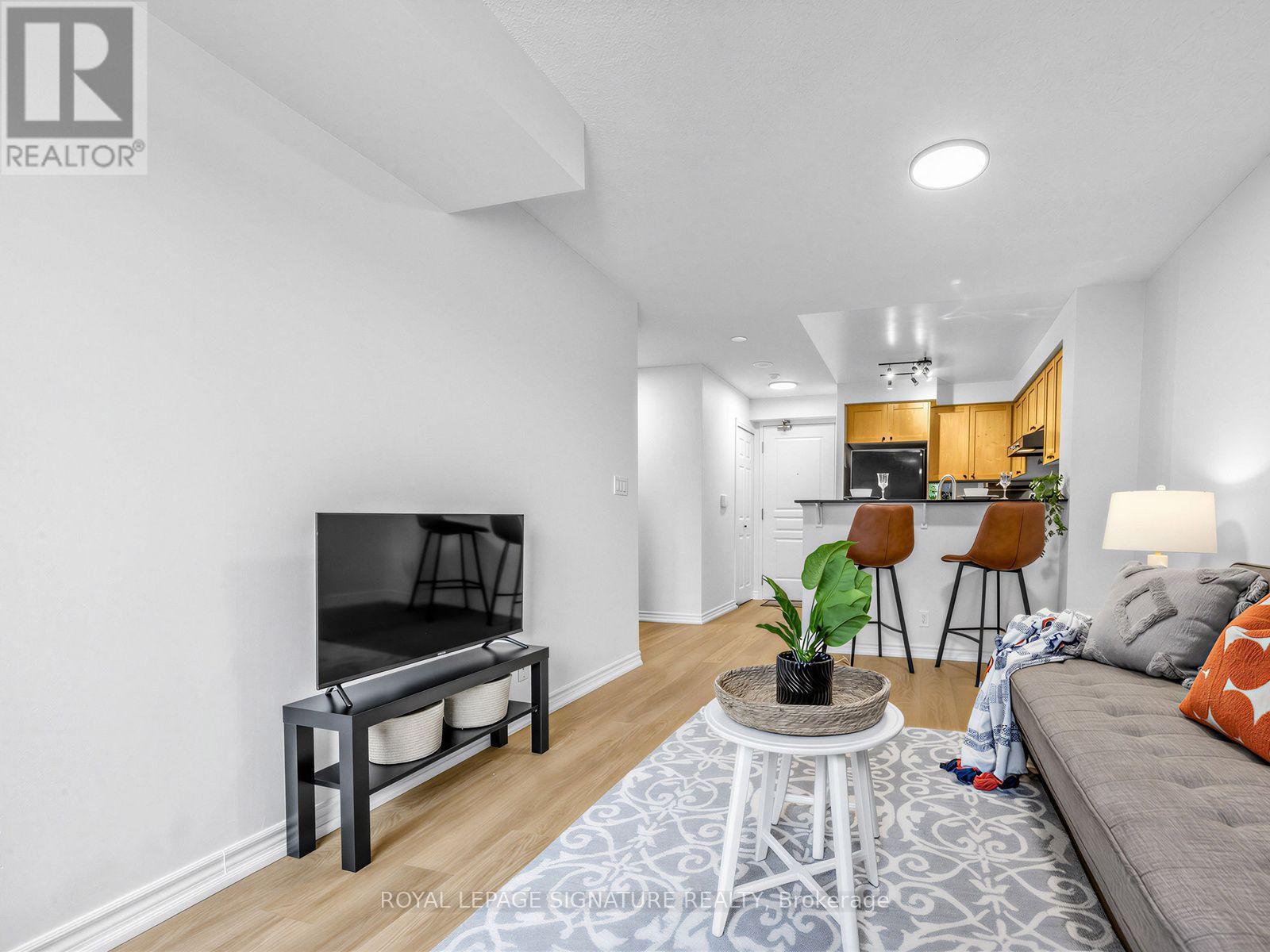 #220 16 DALLIMORE CIRCLE - 14