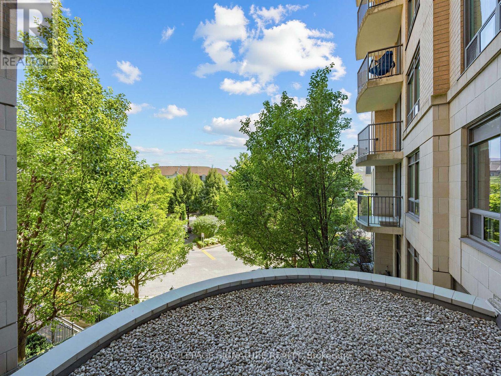 #220 16 DALLIMORE CIRCLE - 26