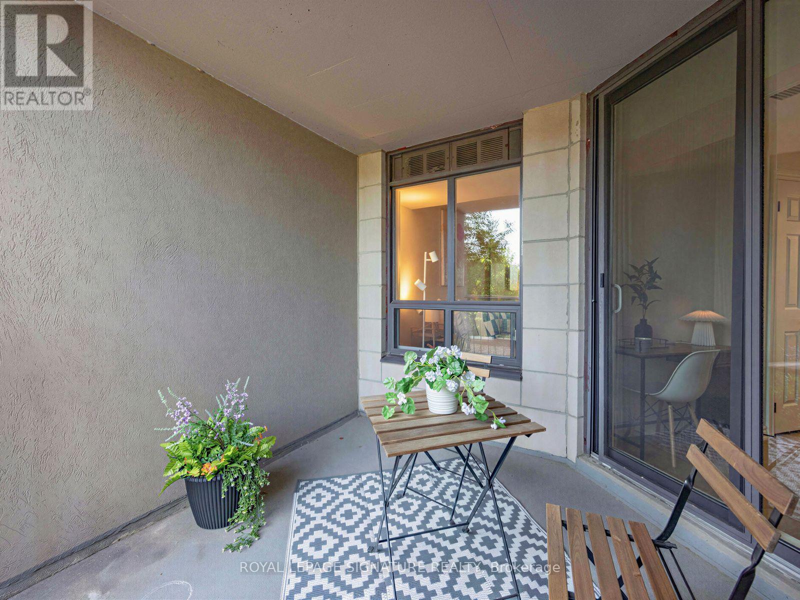 #220 16 DALLIMORE CIRCLE - 27