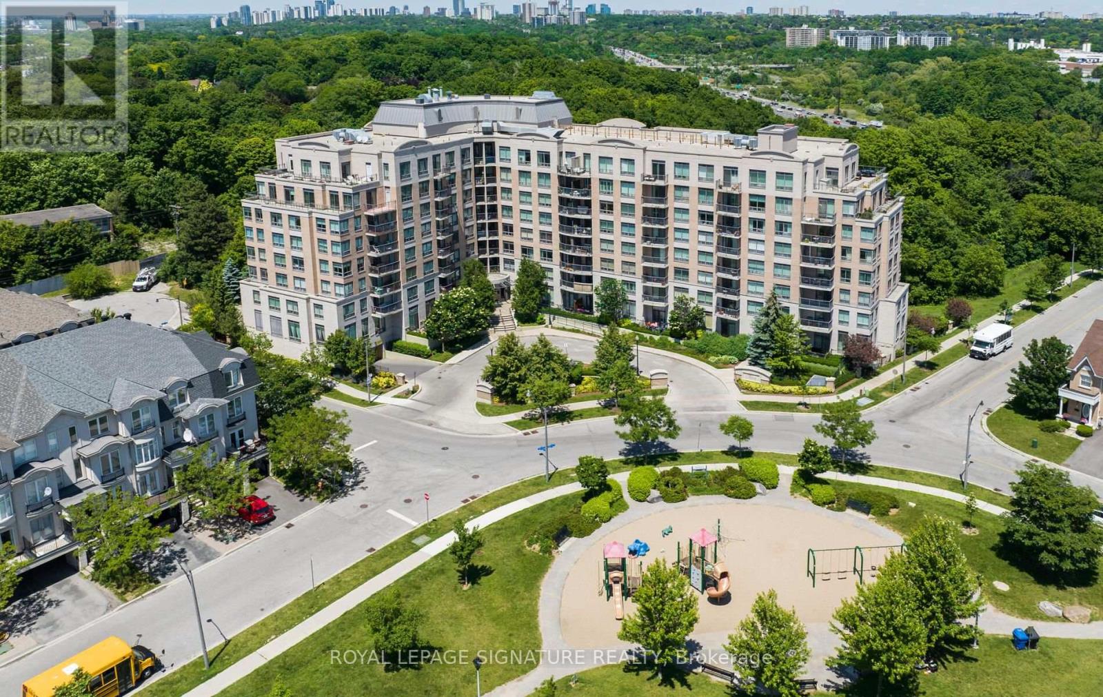#220 16 DALLIMORE CIRCLE - 33