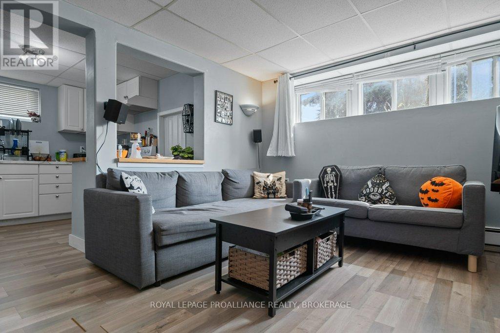 590 MACDONNELL STREET - 17