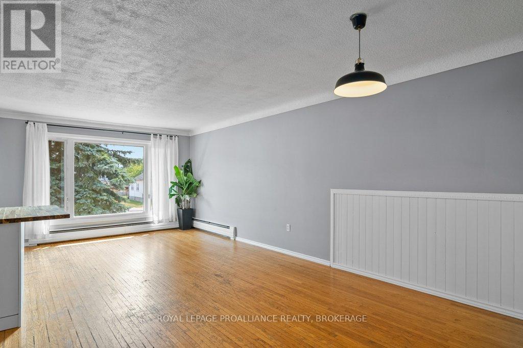 590 MACDONNELL STREET - 2