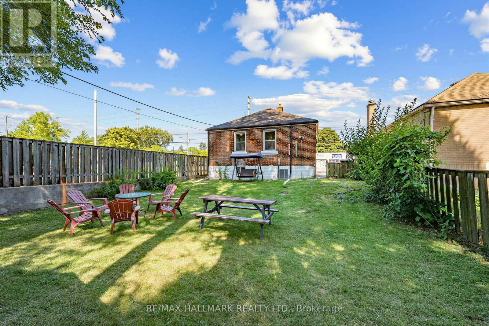 1216 VICTORIA PARK AVENUE - 32