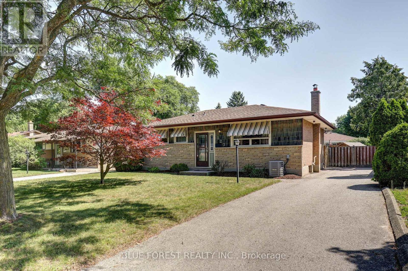 123 APONI CRESCENT - 1
