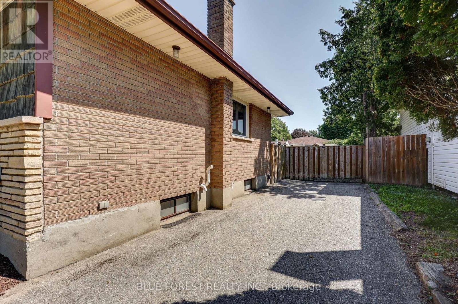 123 APONI CRESCENT - 49