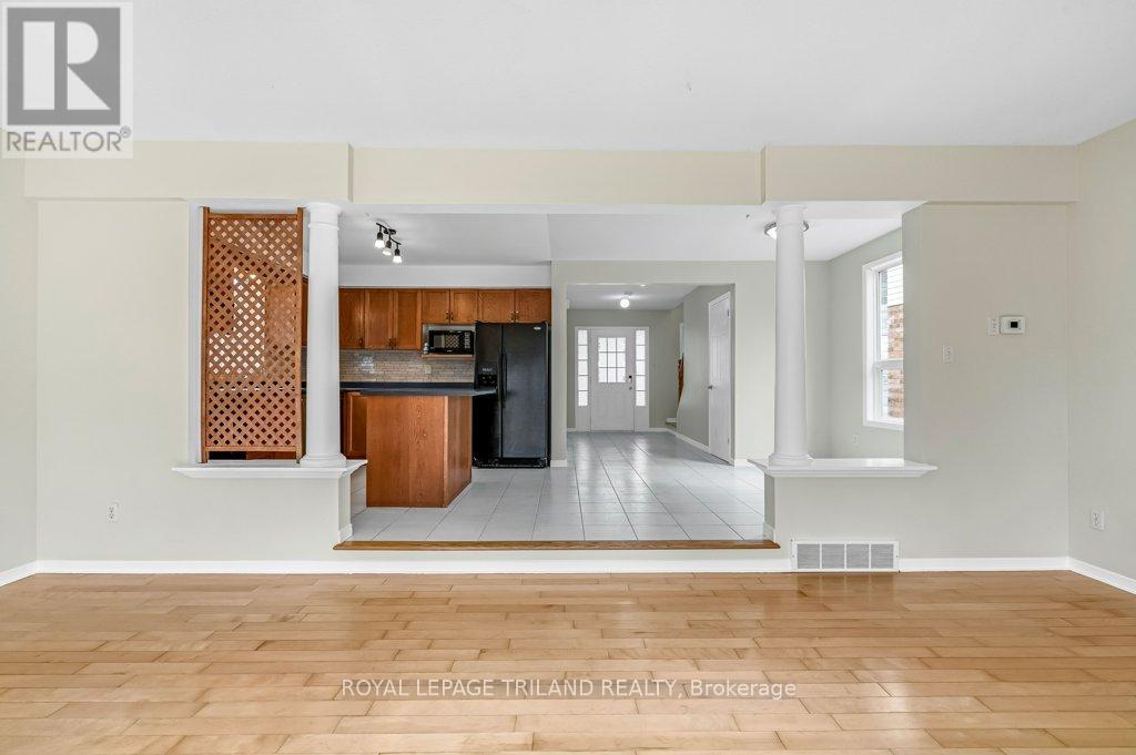 215 ROSSMORE COURT - 15