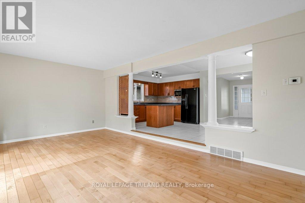 215 ROSSMORE COURT - 16