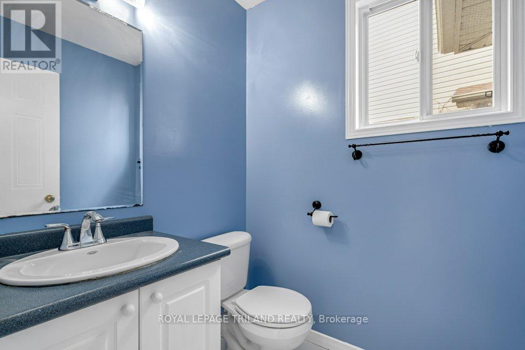 215 ROSSMORE COURT - 19