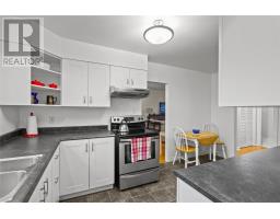 170 University Avenue thumbnail 9