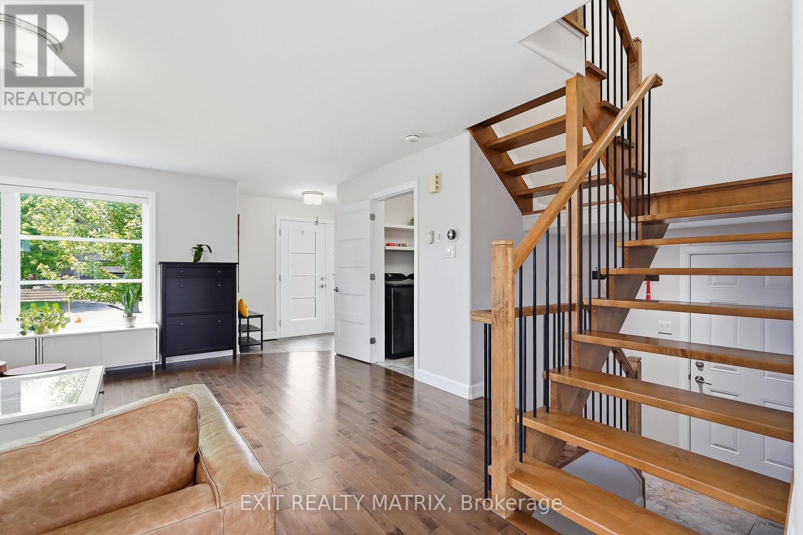 549 MARSEILLE STREET - Image 11