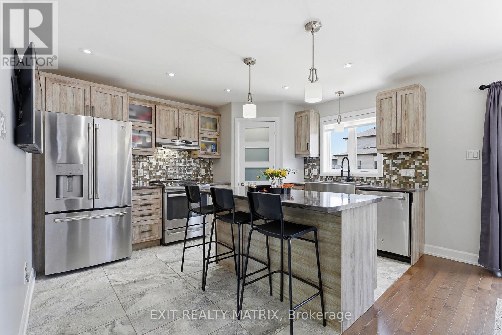 549 MARSEILLE STREET - Image 12
