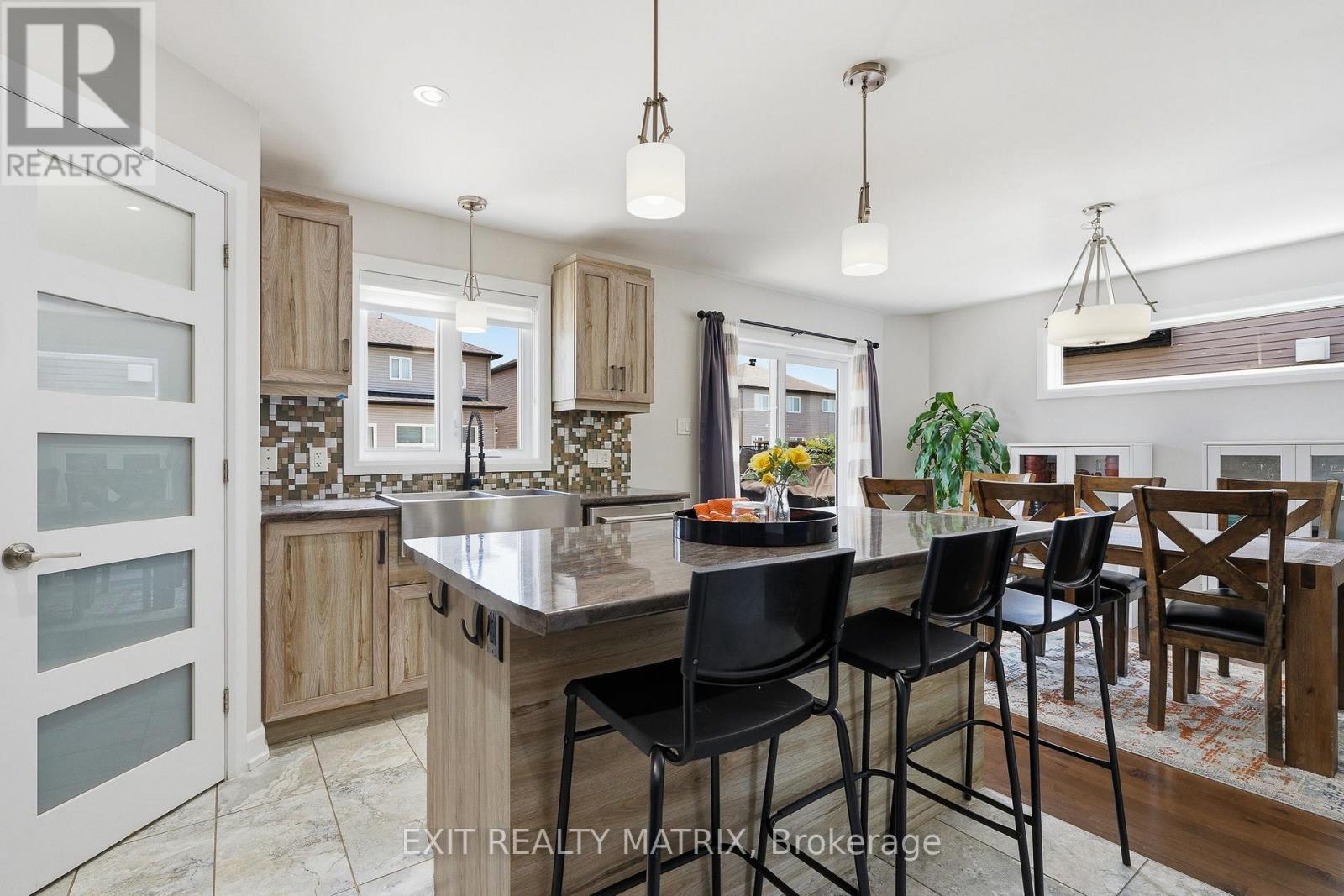549 MARSEILLE STREET - Image 13