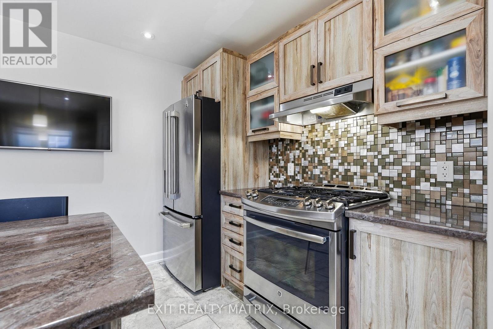 549 MARSEILLE STREET - Image 15
