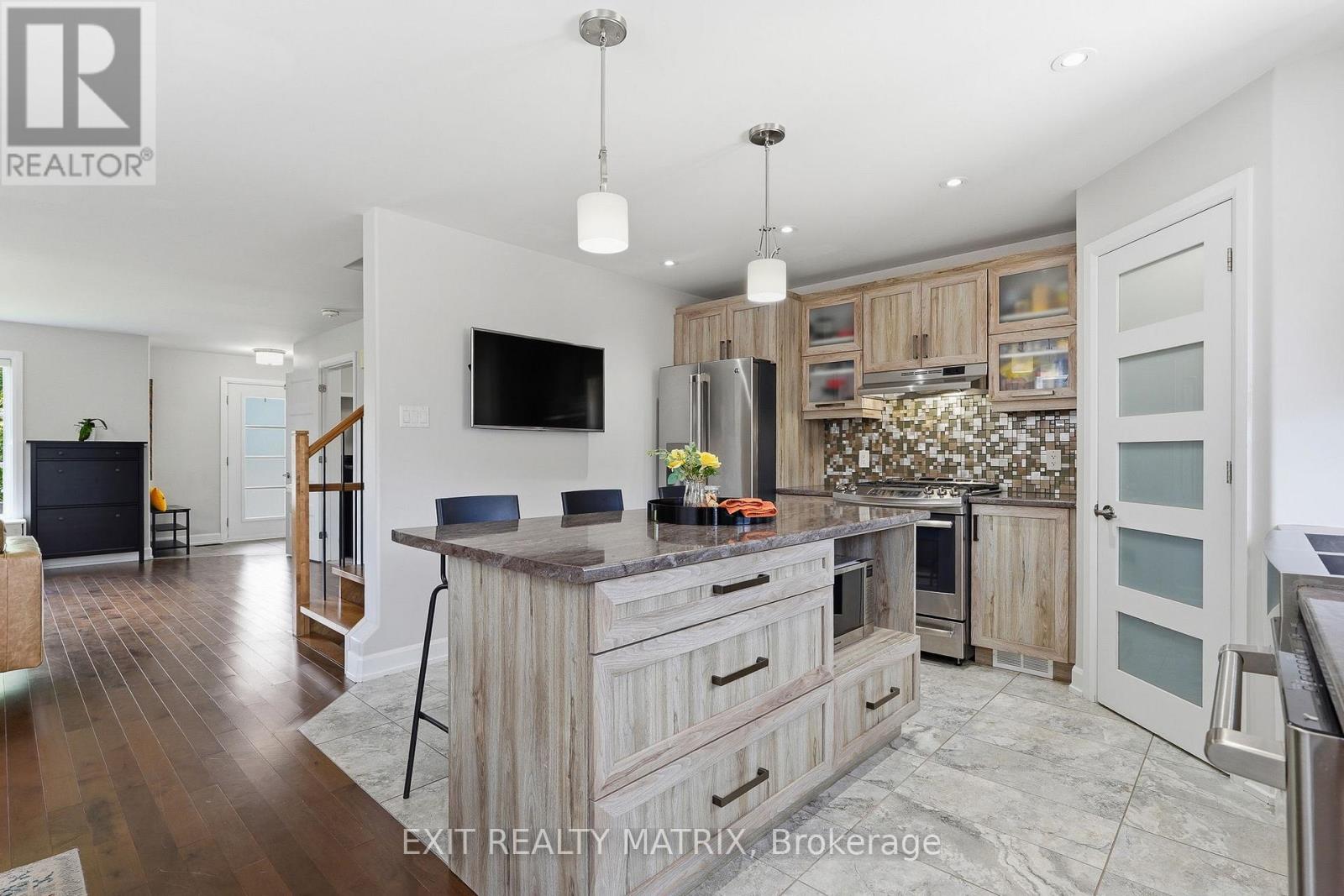 549 MARSEILLE STREET - Image 16
