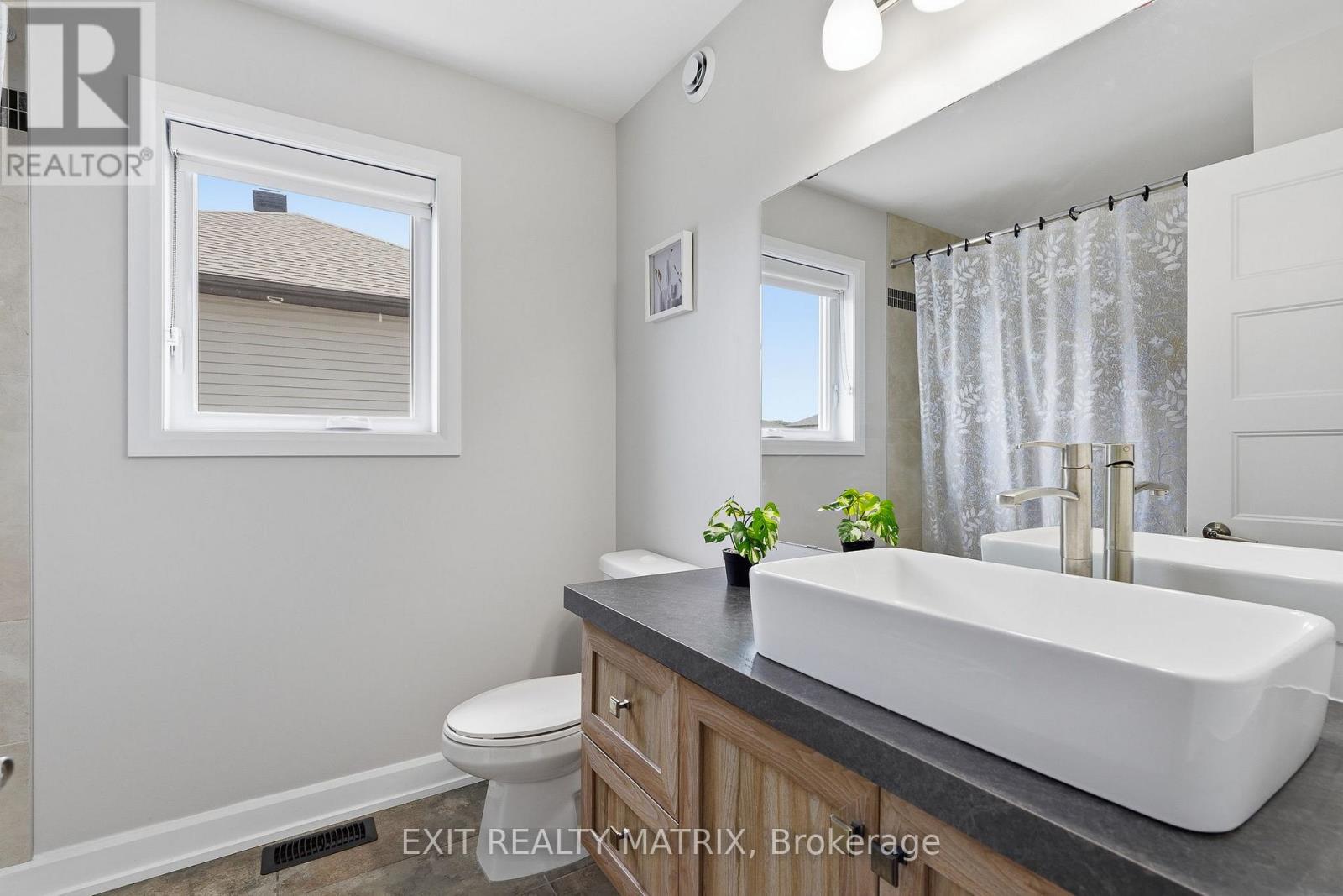 549 MARSEILLE STREET - Image 23