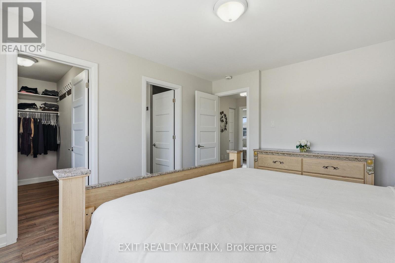 549 MARSEILLE STREET - Image 25