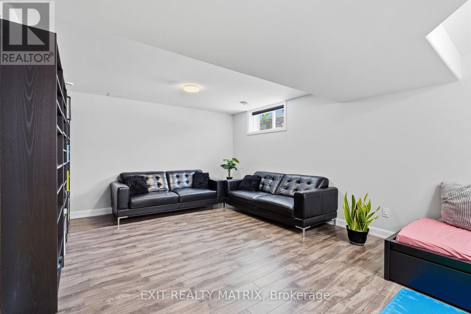 549 MARSEILLE STREET - Image 27