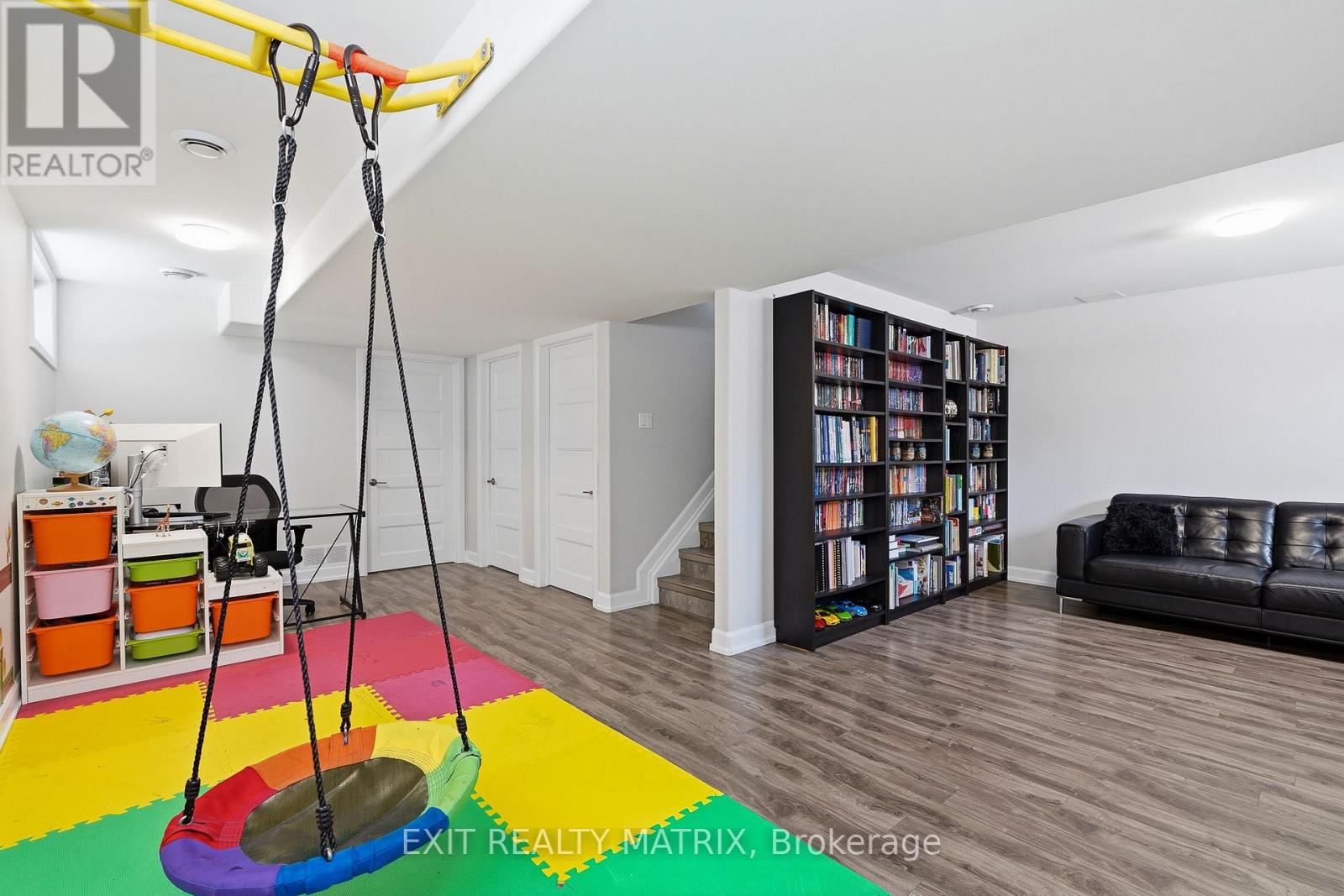 549 MARSEILLE STREET - Image 28