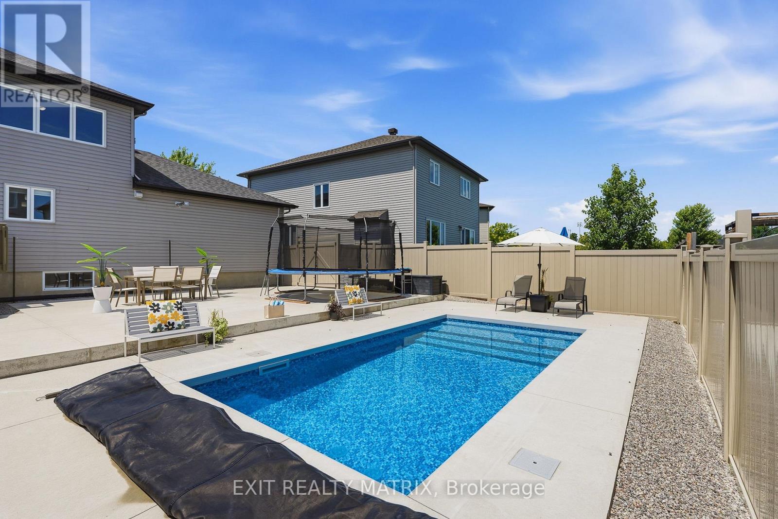 549 MARSEILLE STREET - Image 32