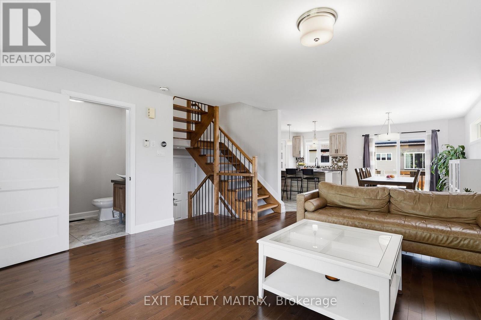 549 MARSEILLE STREET - Image 8