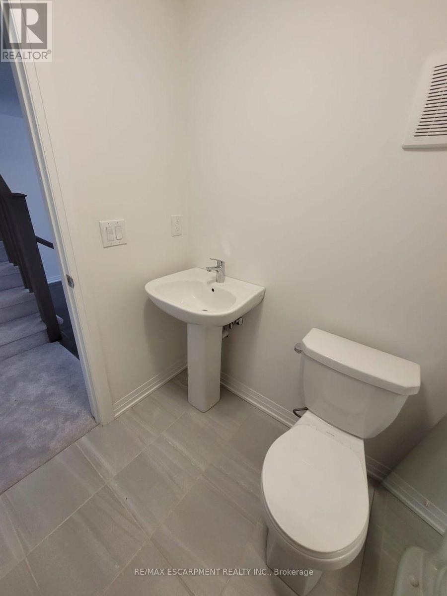 #913 585 COLBORNE STREET E - 10