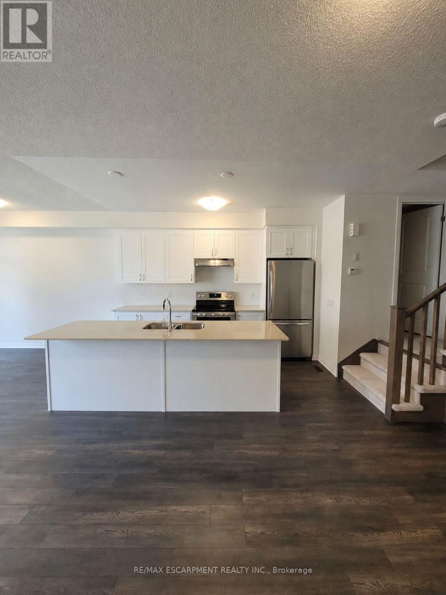 #913 585 COLBORNE STREET E - 4