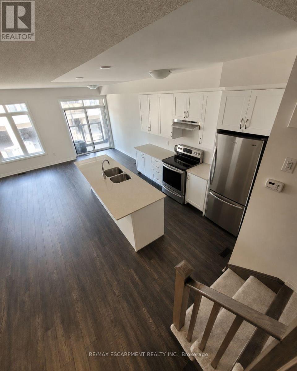 #913 585 COLBORNE STREET E - 8