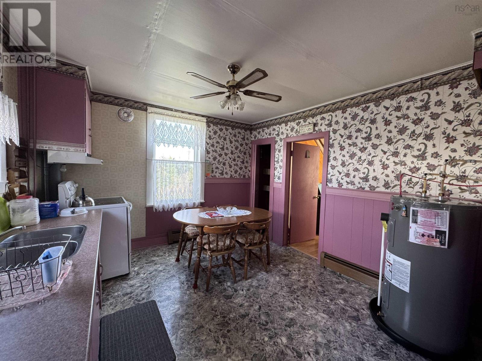 37 Kent Street, Louisbourg — photo 3