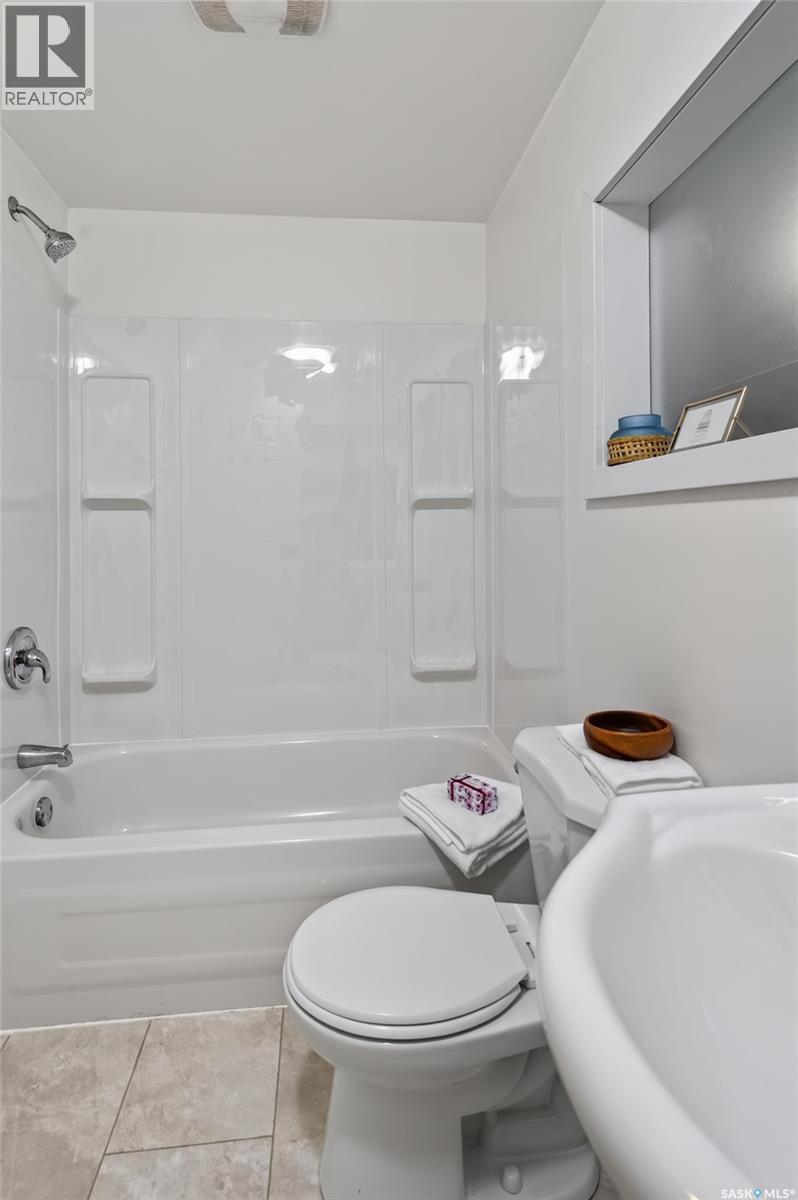 108 1st AVENUE W - 14