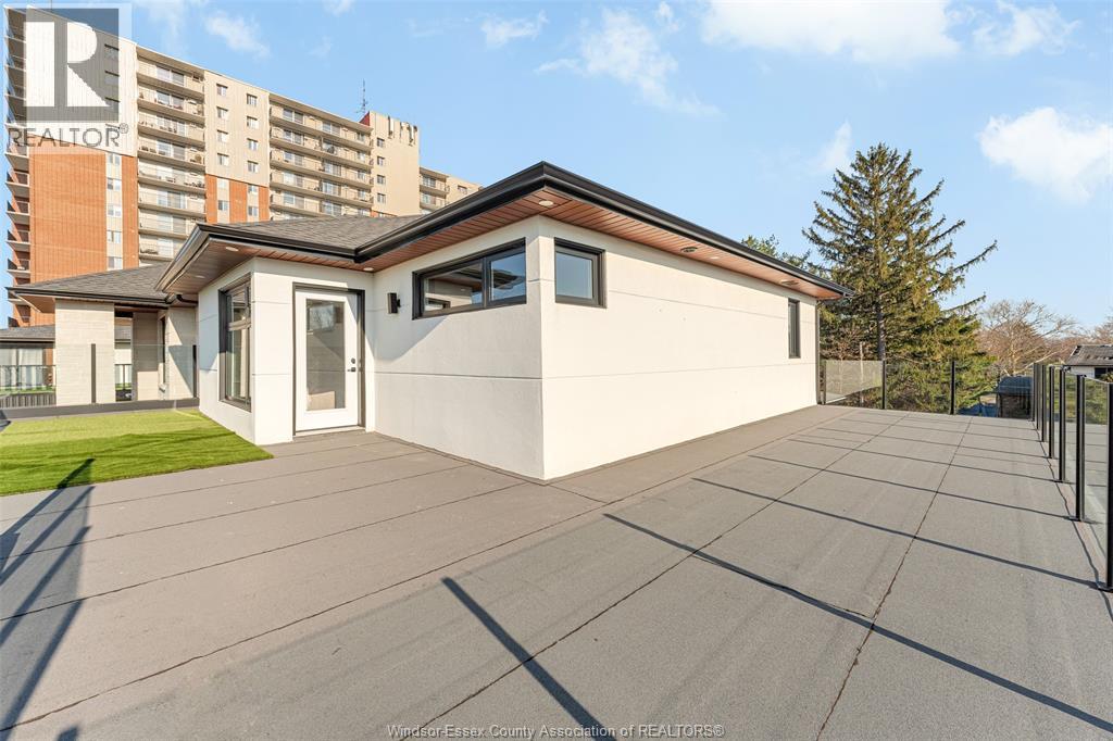 8535 RIVERSIDE DRIVE East - 34
