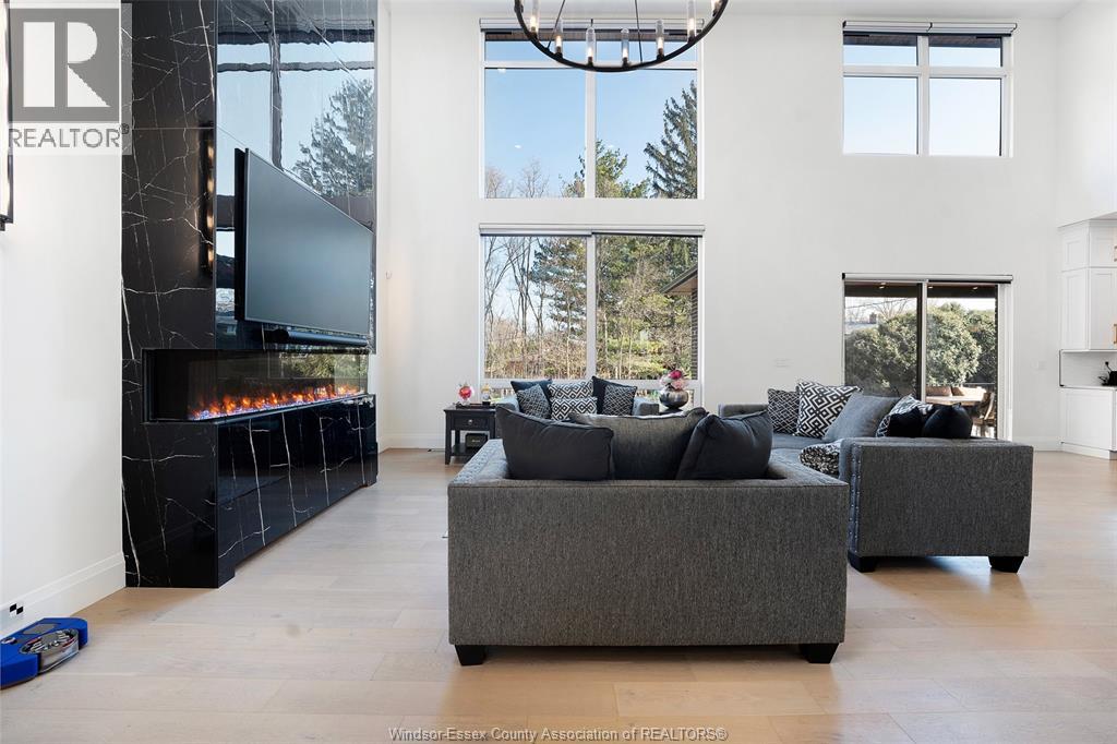 8535 RIVERSIDE DRIVE East - 8