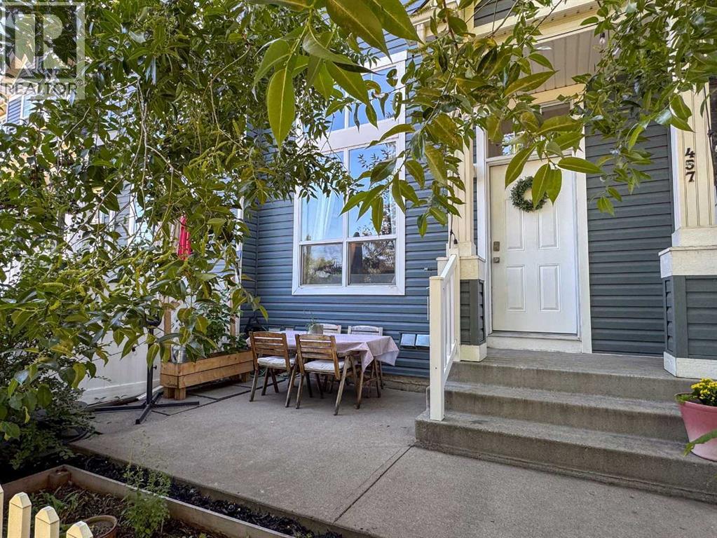 457 Elgin Gardens SE - 2