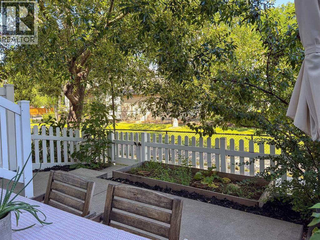 457 Elgin Gardens SE - 3
