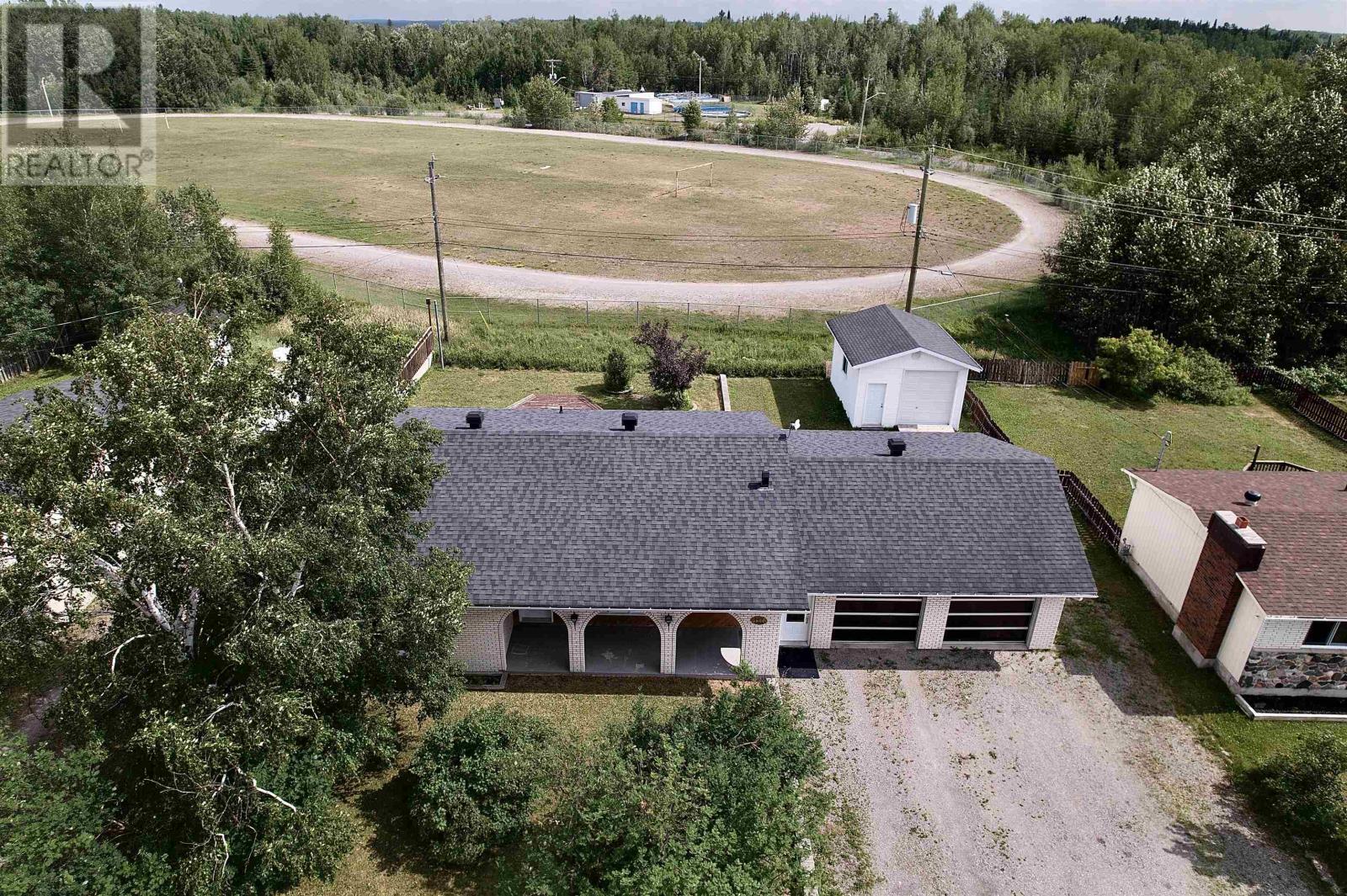 111 Woodcrest DR, Longlac — photo 2