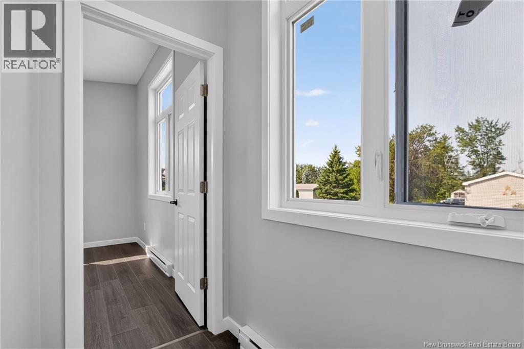 15 Carolyn Crescent - 17