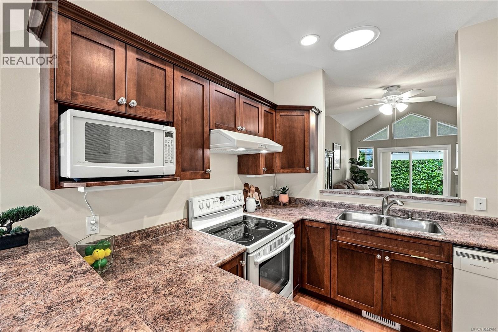 #17 631 Blenkin Ave - 18