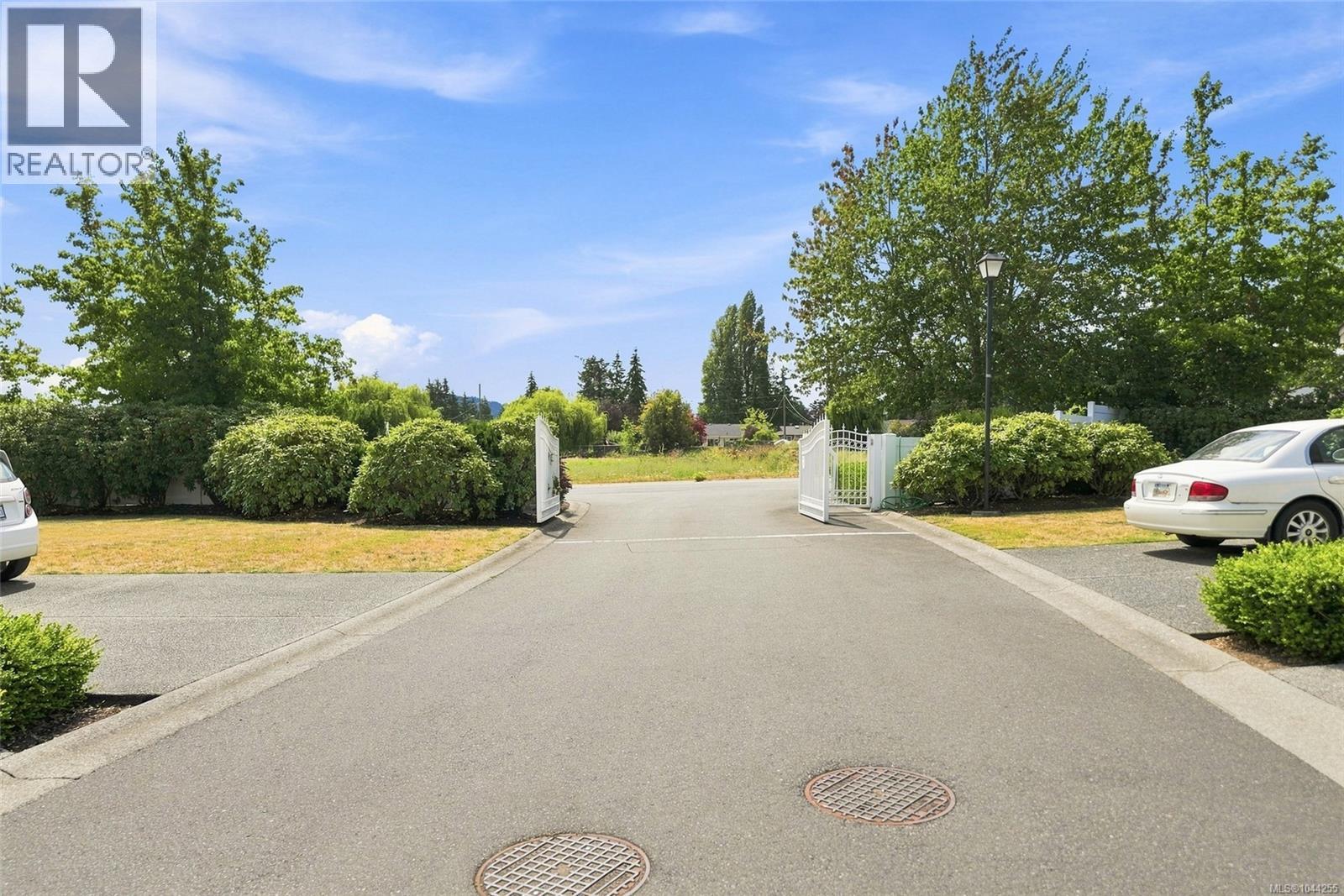 #17 631 Blenkin Ave - 48