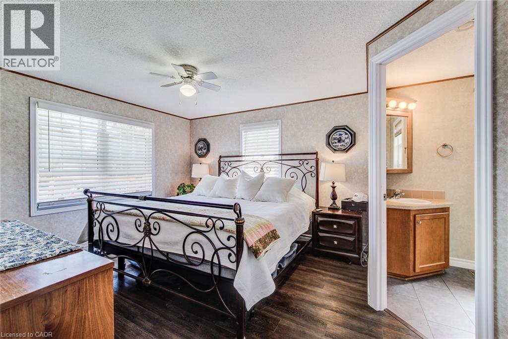11 HEMLOCK Crescent - 21