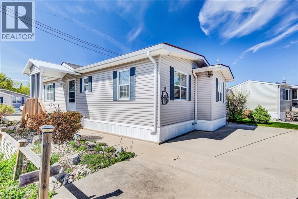 11 HEMLOCK Crescent - 31