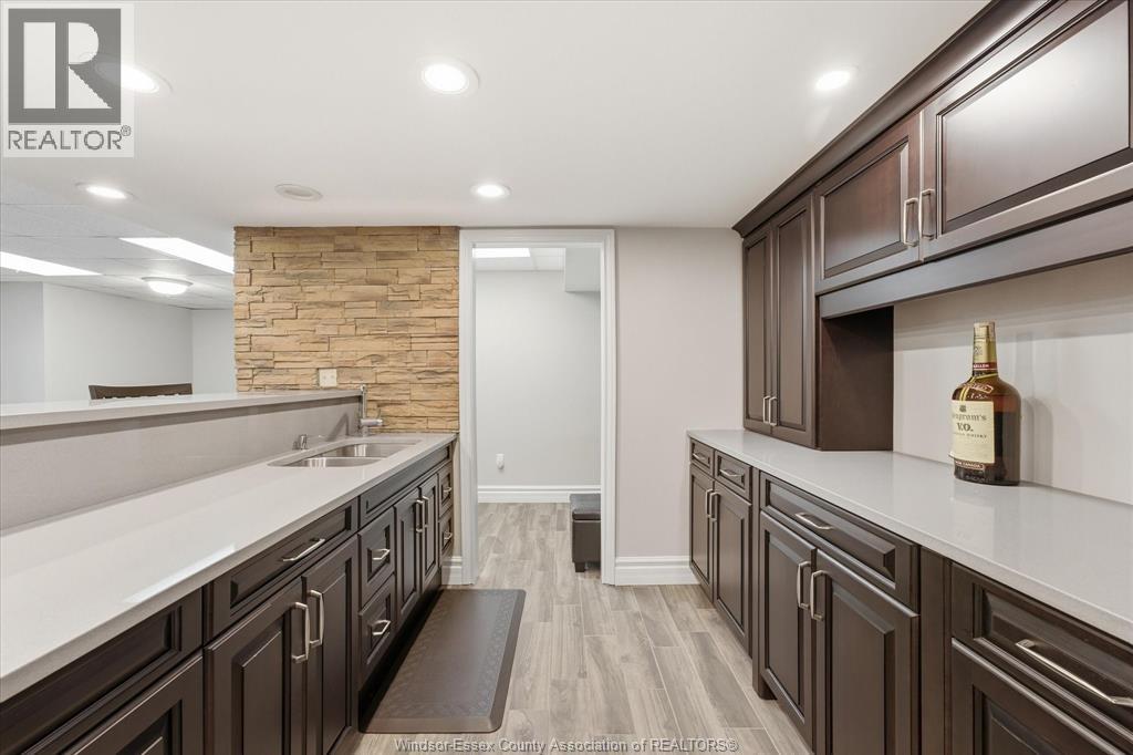 2198 SUZANNE STREET - Image 31