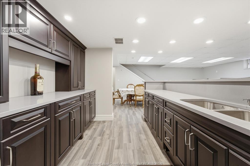 2198 SUZANNE STREET - Image 32