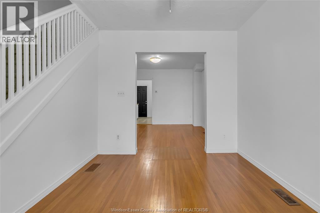 1448 WYANDOTTE STREET West - 5