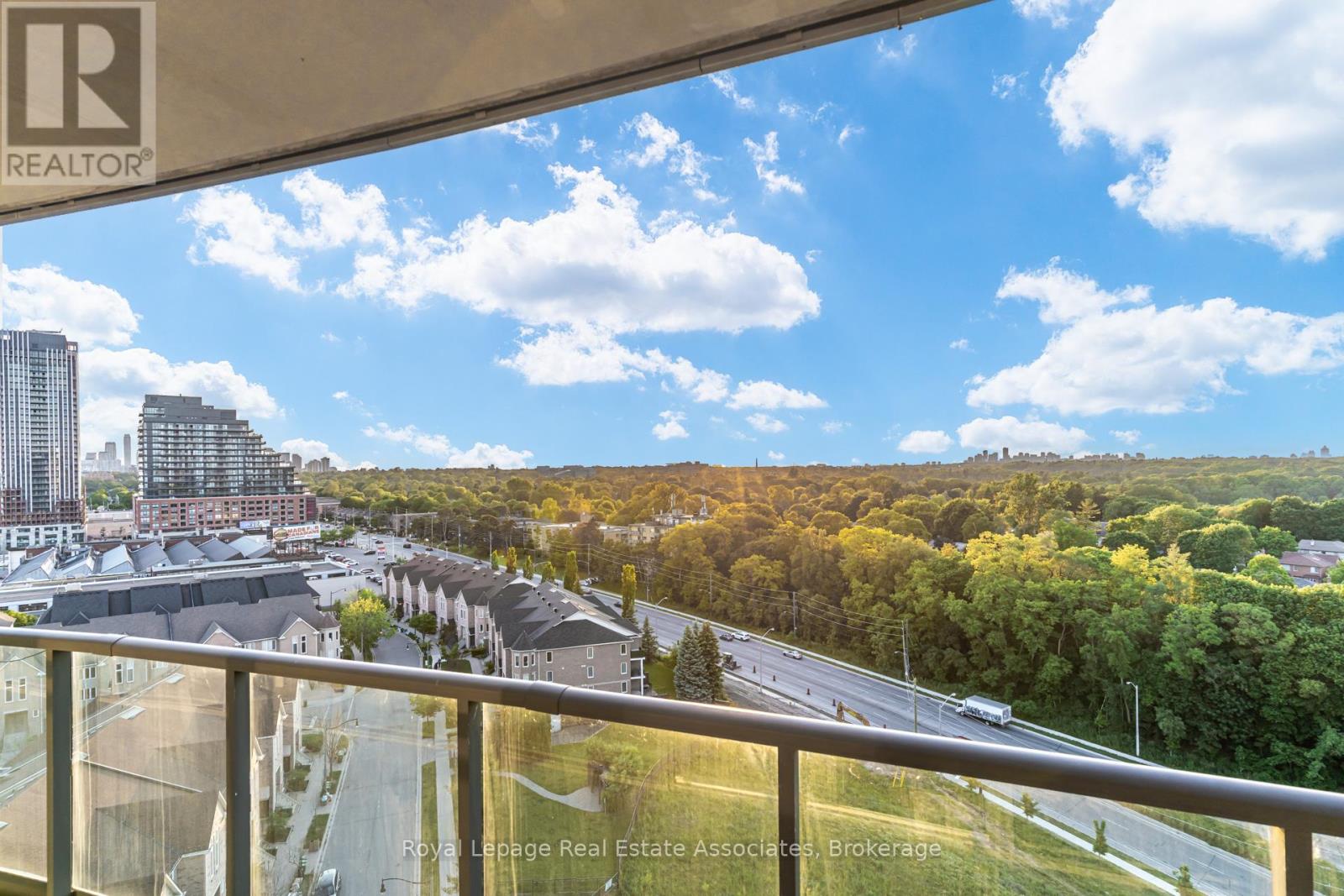 #LPH21 35 BRIAN PECK CRESCENT - Image 3